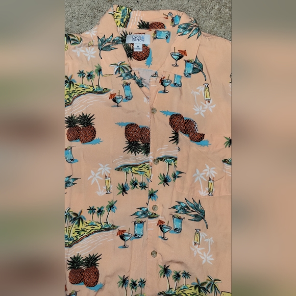 Croft & Barrow tropical button up shirt size medium - Picture 2 of 3